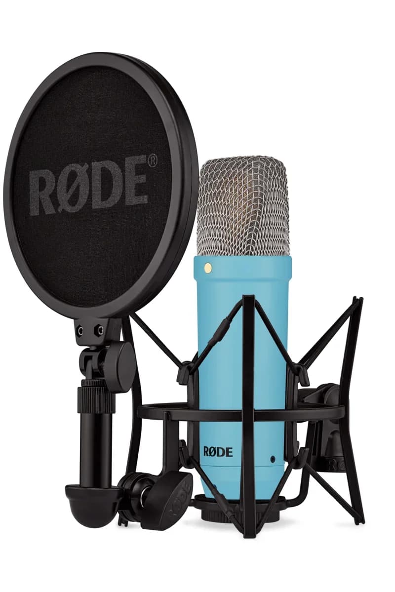 NT1 SIGNATURE BLUE Комплект: студийный конденсаторный микрофон NT1 Signature Series (голубой), SM6 амортизатор, кабель XLR (6 м), пылезащитный чехол.